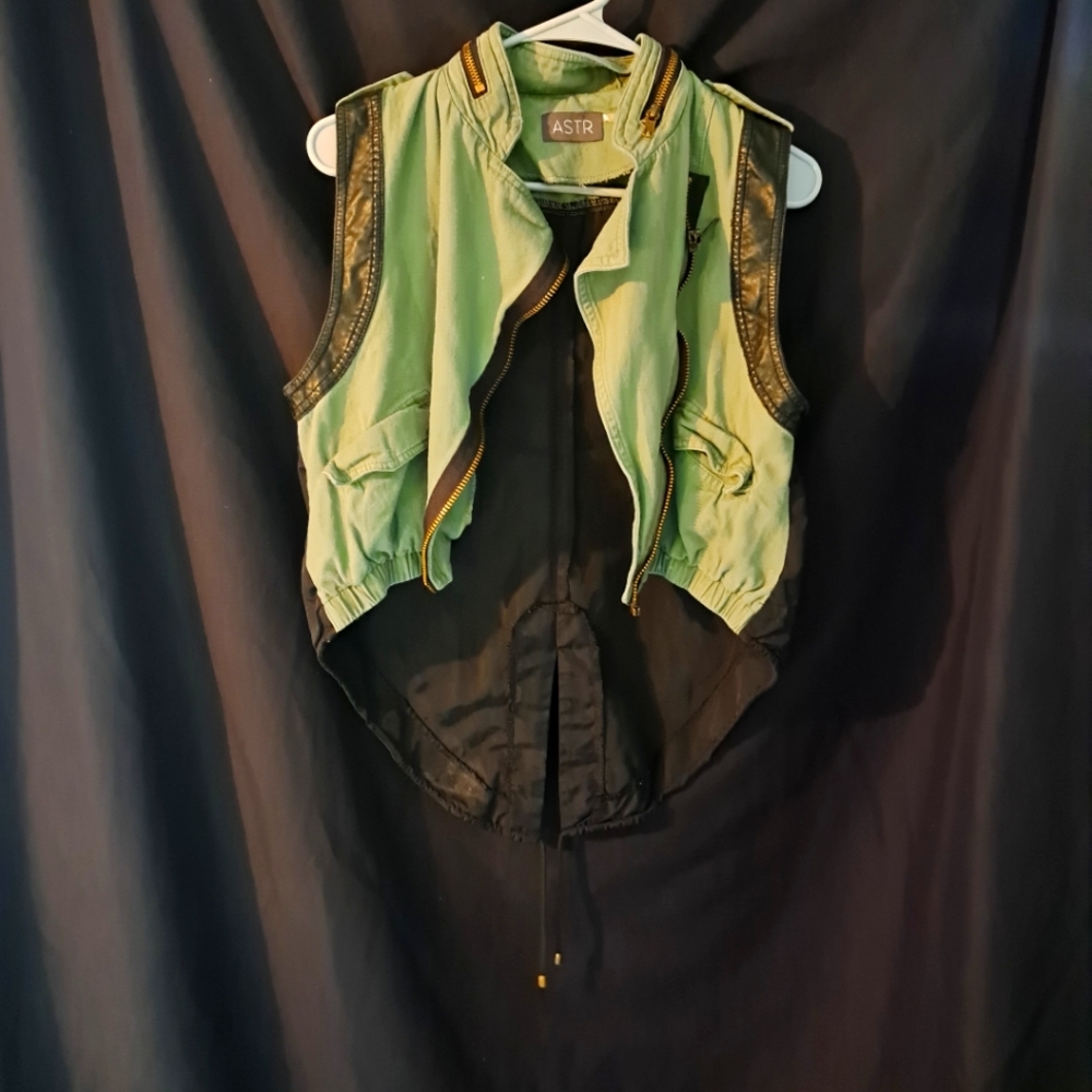 ASTR zip-up vest